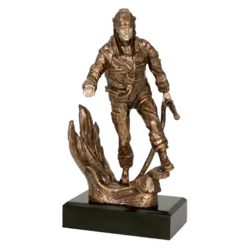Statuetka odlewana Strażak RTY3786 wykonana z żywicy