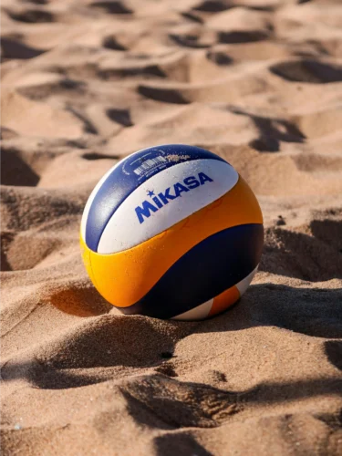 Piłka do siatkówki plażowej na piaszczystym boisku do gry w Beach Volleyball